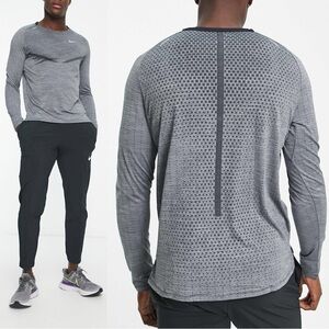 Nike Gray Long Sleeve Men's Tee